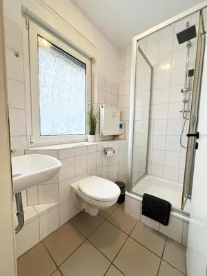 Ein Badezimmer in der Unterkunft Modern Ruhig 6 Gäste 110m2 Wlan
