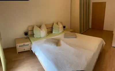 Ein Bett oder Betten in einem Zimmer der Unterkunft Ferienwohnung am Schloss