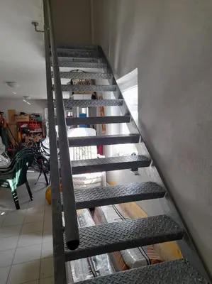 Ein Etagenbett oder Etagenbetten in einem Zimmer der Unterkunft 1-Zimmer-Studio am Waldrand