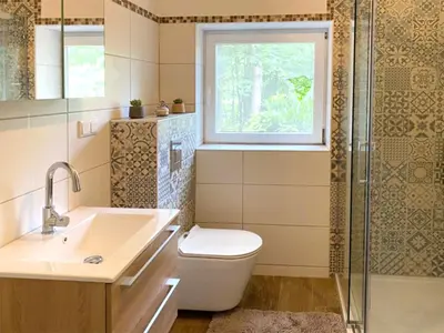 Ein Badezimmer in der Unterkunft Großes Waldhaus St Martin mit Sauna, Kamin & Natur
