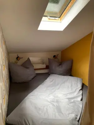 Ein Bett oder Betten in einem Zimmer der Unterkunft Großes Waldhaus St Martin mit Sauna, Kamin & Natur
