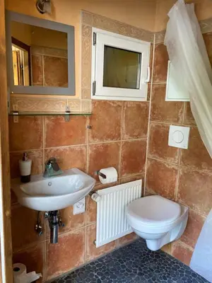 Ein Badezimmer in der Unterkunft Gemütliche Hof Wohnung in St Martin mit Sauna