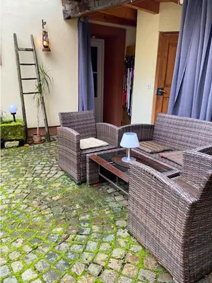 Ein Sitzbereich in der Unterkunft Gemütliche Hof Wohnung in St Martin mit Sauna