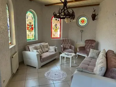 Ein Sitzbereich in der Unterkunft Hotel Schlosshof Dolgesheim