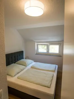 Ein Bett oder Betten in einem Zimmer der Unterkunft Ferienwohnung Weissach
