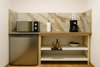 Küche/Küchenzeile in der Unterkunft Modernes City Apartment in Top Lage, Balkon, kostenloser Parkplatz max 1,65m Höhe und 1,8m Breite