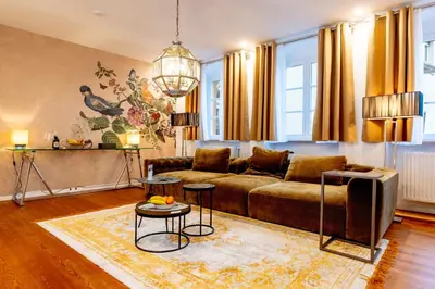 Ein Sitzbereich in der Unterkunft LIT LIVING Weinheim Altstadt - Boutique Apartments - Parking