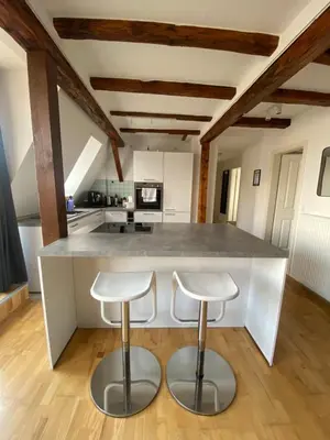 Küche/Küchenzeile in der Unterkunft LudwigsHome Zentralste Lage, Klima, SmartTV, Terrasse