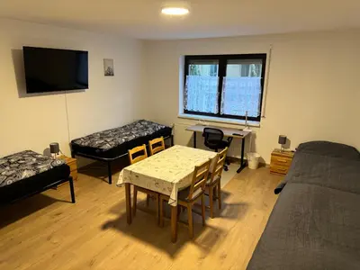 TV/Unterhaltungsangebot in der Unterkunft 5-room apartment (120 sqm) with 2 bathrooms, 2 kitchens, bar area & balcony directly in the city centre