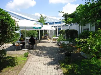 Ein Garten an der Unterkunft Sportpark Jürgen Fassbender