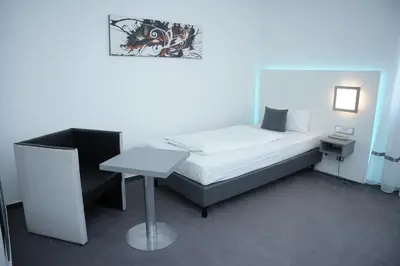 Ein Bett oder Betten in einem Zimmer der Unterkunft Weber Hotel Mannheim