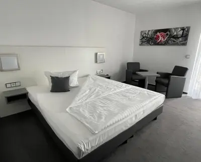 Ein Bett oder Betten in einem Zimmer der Unterkunft Weber Hotel Mannheim