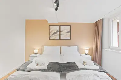 Ein Bett oder Betten in einem Zimmer der Unterkunft TOP Apartments - Moderne Altbauwohnung im Zentrum Ludwigsburg - Kingsize Bett - Netflix - 80qm - 24h Check-In