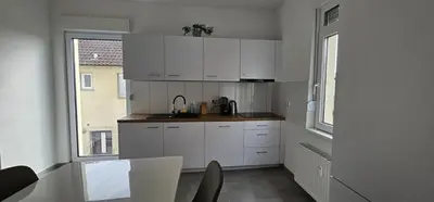 Küche/Küchenzeile in der Unterkunft Timeless: 4 Zimmer Apartment OG Ludwigsburg
