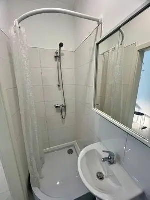 Ein Badezimmer in der Unterkunft Neuwertiges Apartment mit schnellem WLAN, Glasfaser, Kostenlose Privatparkplatz auch für Transporter geeignet R24