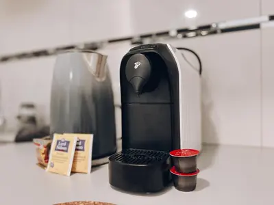 Kaffee-/Teezubehör in der Unterkunft Neuwertiges Apartment mit schnellem WLAN, Glasfaser, Kostenlose Privatparkplatz auch für Transporter geeignet R23