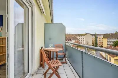 Ein Balkon oder eine Terrasse in der Unterkunft Amalfi A02 - 2 Zi für 4P - Balkon, smart TV, Boxspringbett