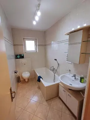Ein Badezimmer in der Unterkunft APARTMENTS / WOHNUNG IN HAIBACH