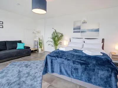 Ein Bett oder Betten in einem Zimmer der Unterkunft Das Penthouse - Jacuzzi - BBQ - Dachterrasse