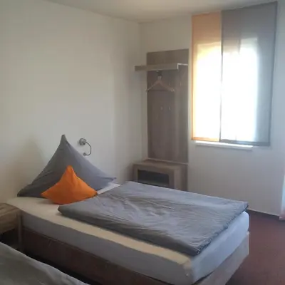 Ein Bett oder Betten in einem Zimmer der Unterkunft Hotel Astra Rastatt
