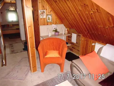 Ein Sitzbereich in der Unterkunft Ferienappartement Obrigheim