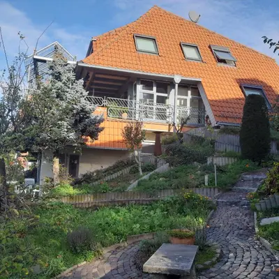 Ein Garten an der Unterkunft Ferienwohnung Zentrumsnah in Heppenheim