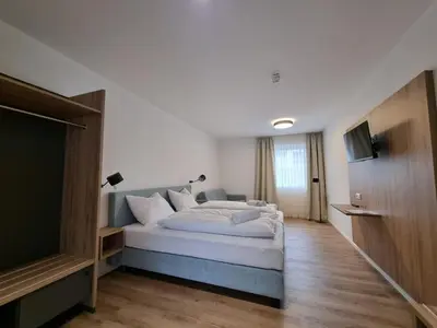 Ein Bett oder Betten in einem Zimmer der Unterkunft Gästehaus und Weingut Erich Hirth