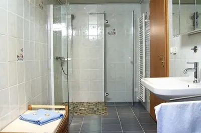 Ein Badezimmer in der Unterkunft Ferienwohnung Alte Hütte