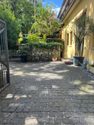 Das Gebäude in dem sich die Ferienwohnung befindet
