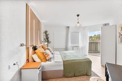 Ein Bett oder Betten in einem Zimmer der Unterkunft Design-Wohnung Ludwigsburg