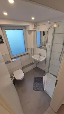 Ein Badezimmer in der Unterkunft Volkspark-3-Zimmer-Wohnung-4 Betten-Mainz