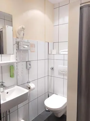 Ein Badezimmer in der Unterkunft Hotel Auf der Bühn