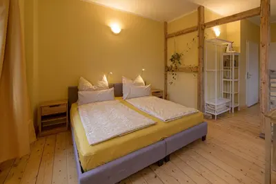 Ein Bett oder Betten in einem Zimmer der Unterkunft Gästehaus Villa Fliedner - Das Kutscherhaus