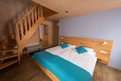 Ein Bett oder Betten in einem Zimmer der Unterkunft Weingut & Gästehaus Julianenhof
