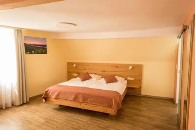 Ein Bett oder Betten in einem Zimmer der Unterkunft Weingut & Gästehaus Julianenhof