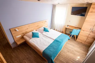 Ein Bett oder Betten in einem Zimmer der Unterkunft Weingut & Gästehaus Julianenhof