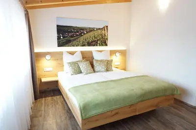 Ein Bett oder Betten in einem Zimmer der Unterkunft Weingut & Gästehaus Julianenhof