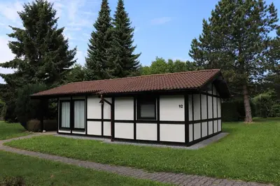Das Gebäude in dem sich das Ferienhaus befindet