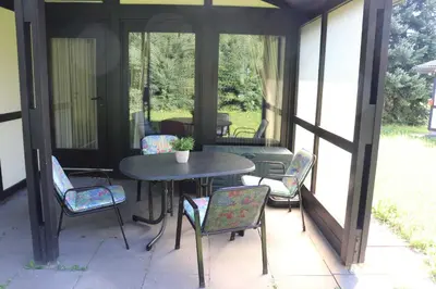 Ein Garten an der Unterkunft Ferienhaus Robinson Crusoe Schwarzkittelpfad 77