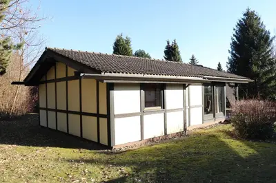 Das Gebäude in dem sich das Ferienhaus befindet