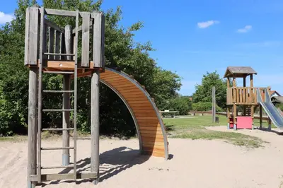 Ein Kinderspielbereich in der Unterkunft Ferienhaus Robinson Romantikpfad 161