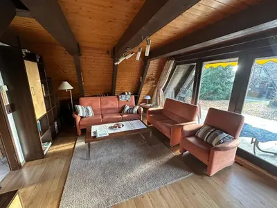 Ein Sitzbereich in der Unterkunft Ferienhaus Winnetou Am Fuchsbau 67