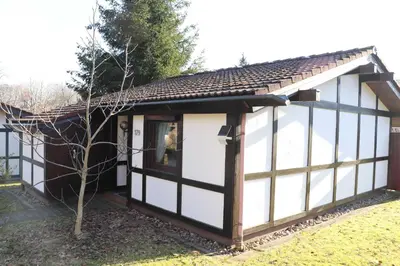 Das Gebäude in dem sich das Ferienhaus befindet
