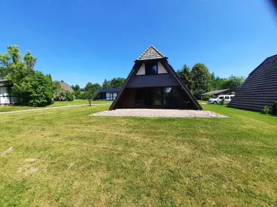 Ein Garten an der Unterkunft Ferienhaus Winnetou Sonnenkreisel 145