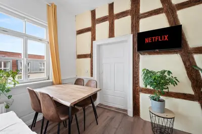 TV/Unterhaltungsangebot in der Unterkunft BackHome - SUITE L - Parkhaus - Fantastische Schlosslage - SmartTV - Waschmaschine - Netflix - 50qm - 24h Checkin- Apartment 3