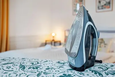 Ein Bett oder Betten in einem Zimmer der Unterkunft BackHome - SUITE L - Parkhaus - Fantastische Schlosslage - SmartTV - Waschmaschine - Netflix - 50qm - 24h Checkin- Apartment 3
