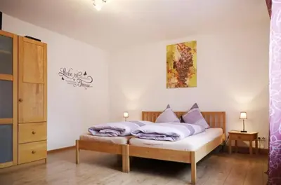 Ein Bett oder Betten in einem Zimmer der Unterkunft Gästezimmer Weingut Rösch
