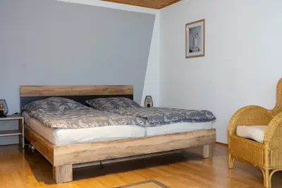 Ein Bett oder Betten in einem Zimmer der Unterkunft Ferienwohnung in Wörrstadt