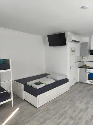 Küche/Küchenzeile in der Unterkunft Neuwertiges Apartment mit schnellem WLAN, Netflix, Glasfaser, Kostenlose Privatparkplatz auch für Transporter geeignet R25