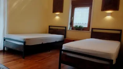Ein Bett oder Betten in einem Zimmer der Unterkunft Zimmer mit zwei Einzelbetten